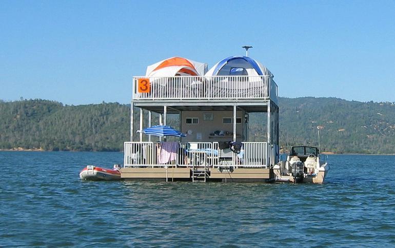 Lake Oroville Floating Campsites