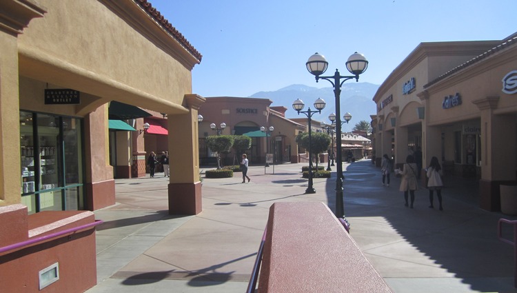 Desert Hills Premium Outlets - East Wing