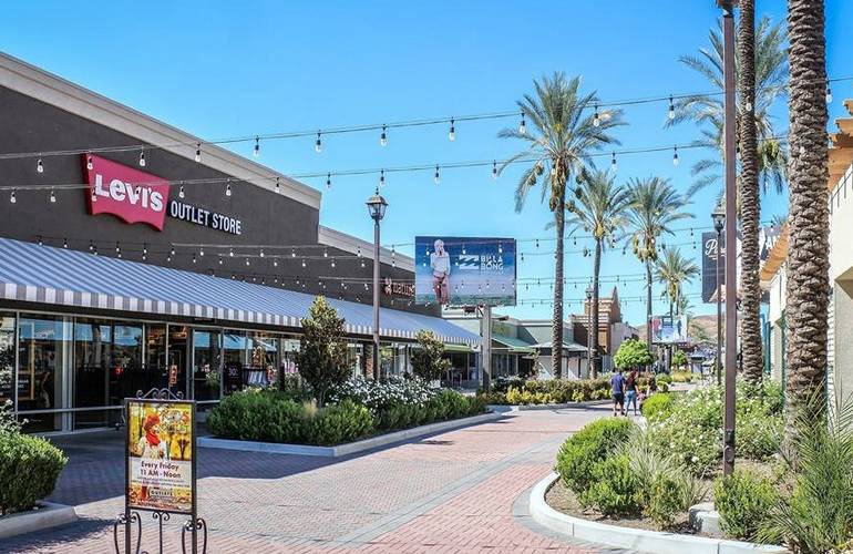 Lake Elsinore Outlets Inland Empire Day Trip Along Interstate 15