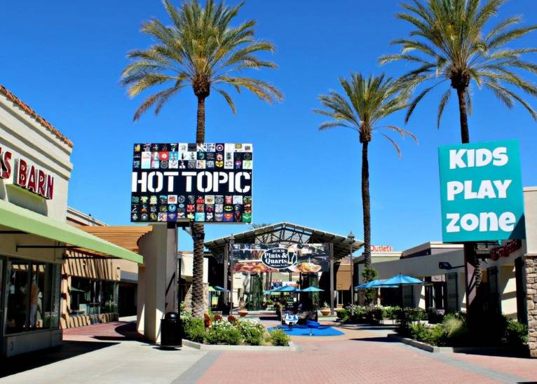 Lake Elsinore Outlets 