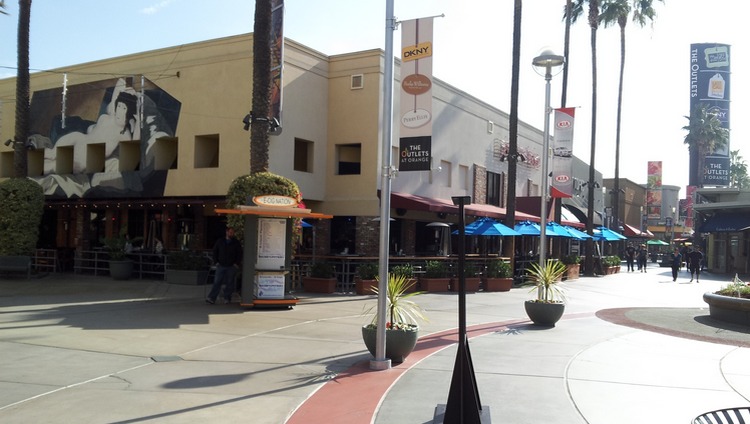 Outlets at Orange Shopping Center Discounts, Dinning, Entertainment