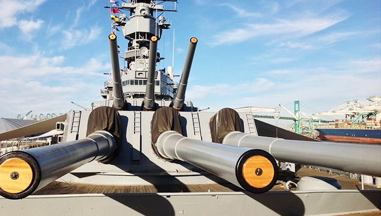 USS IOWA San Pedro