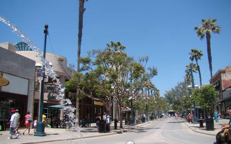 Third Street Promenade Santa Monica Day Trip