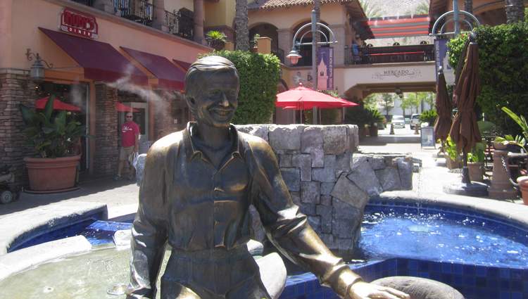 Sonny Bono szobra Mercado Plaza