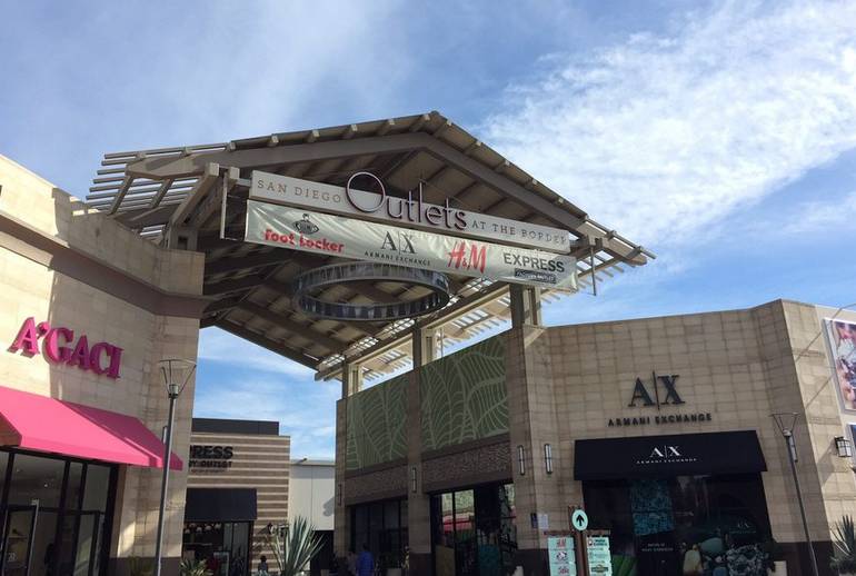 Las Americas Premium Outlets