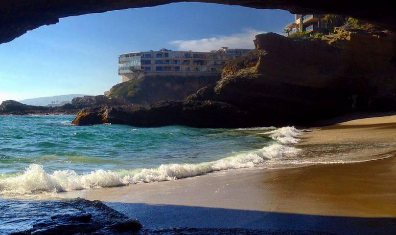 Caves 1000 Steps Beach