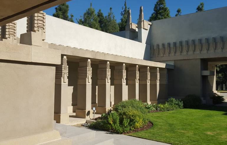 Hollyhock House Courtyard