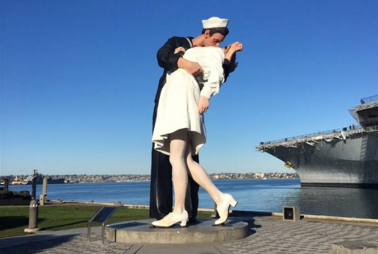 San Diego Kiss Statue