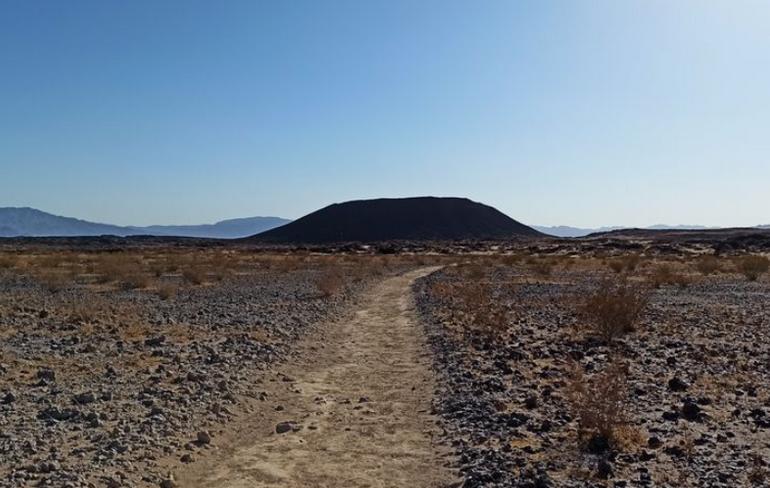 Trail to Amboy Crater